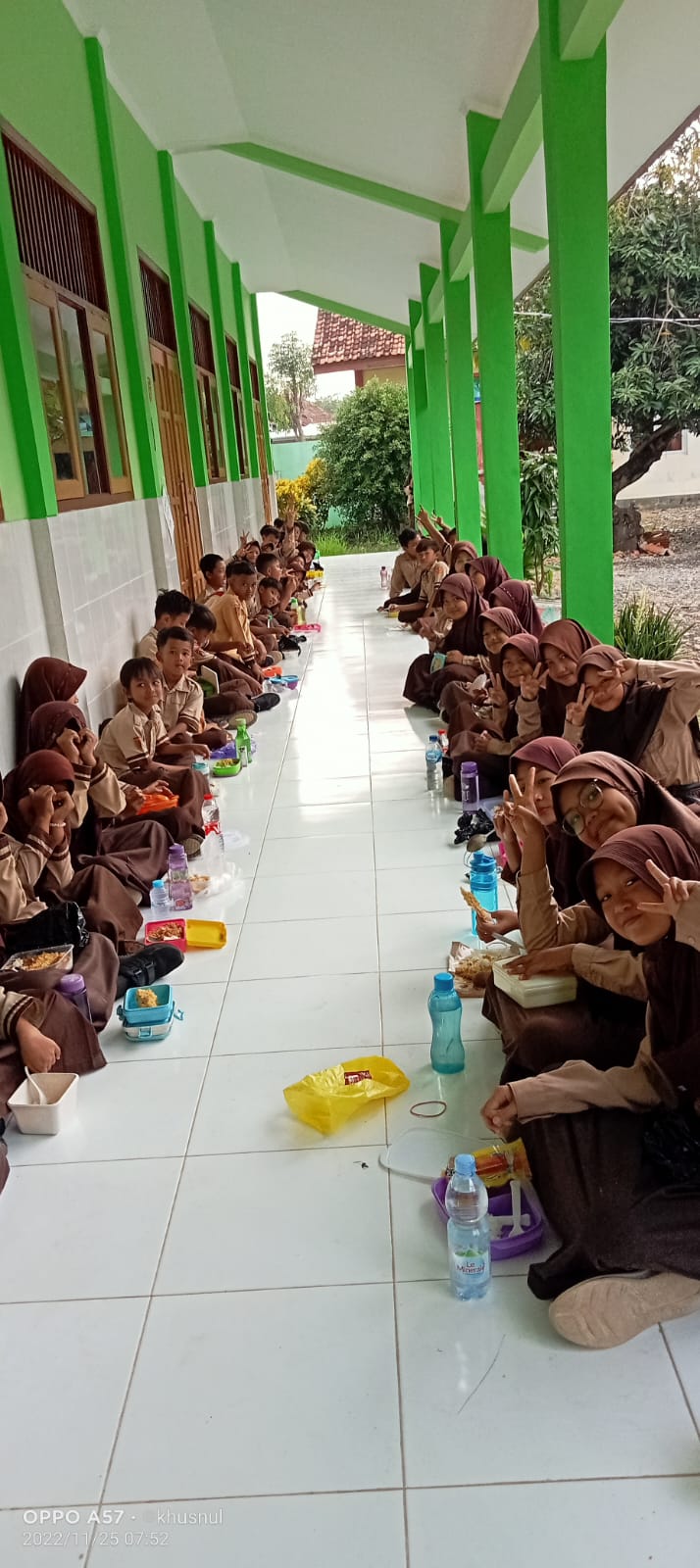 Kegiatan Menunjang Kesehatan Siswa dengan menerapkan Konsep Empat Sehat Lima Sempurna